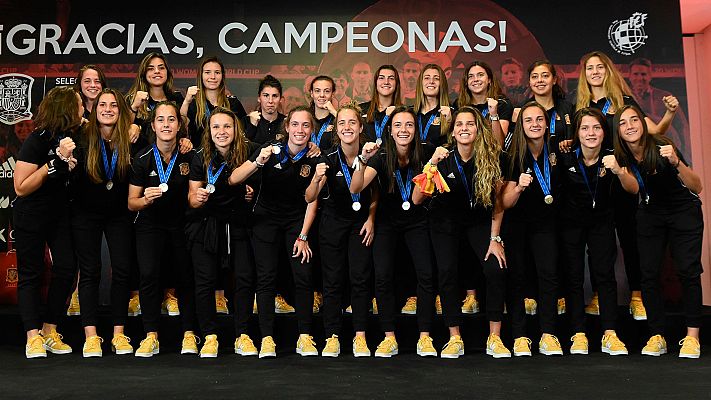 Telediario 1 - La selección sub-20 femenina, recibimiento de oro