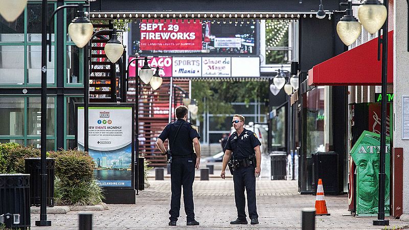 Al menos tres muertos en un tiroteo en un centro comercial de Jacksonville