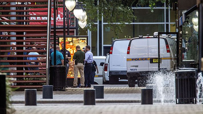 Al menos tres personas han muerto en un tiroteo en un centro comercial de Jacksonville, Florida