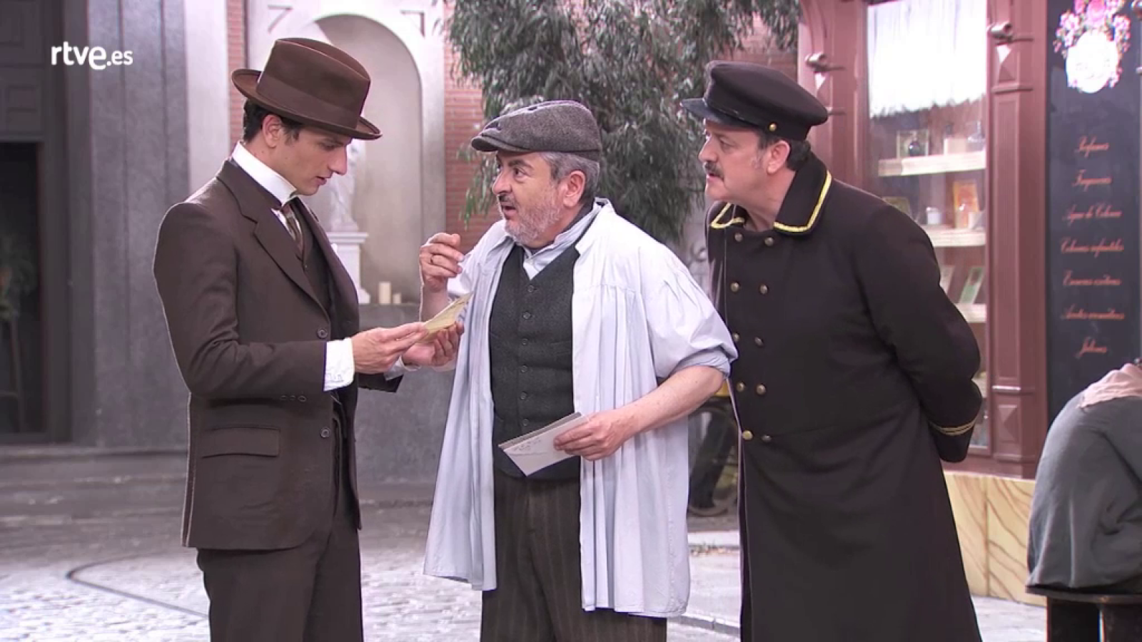 Acacias 38 - Servando es el elegido para representar "Tónico coloso"