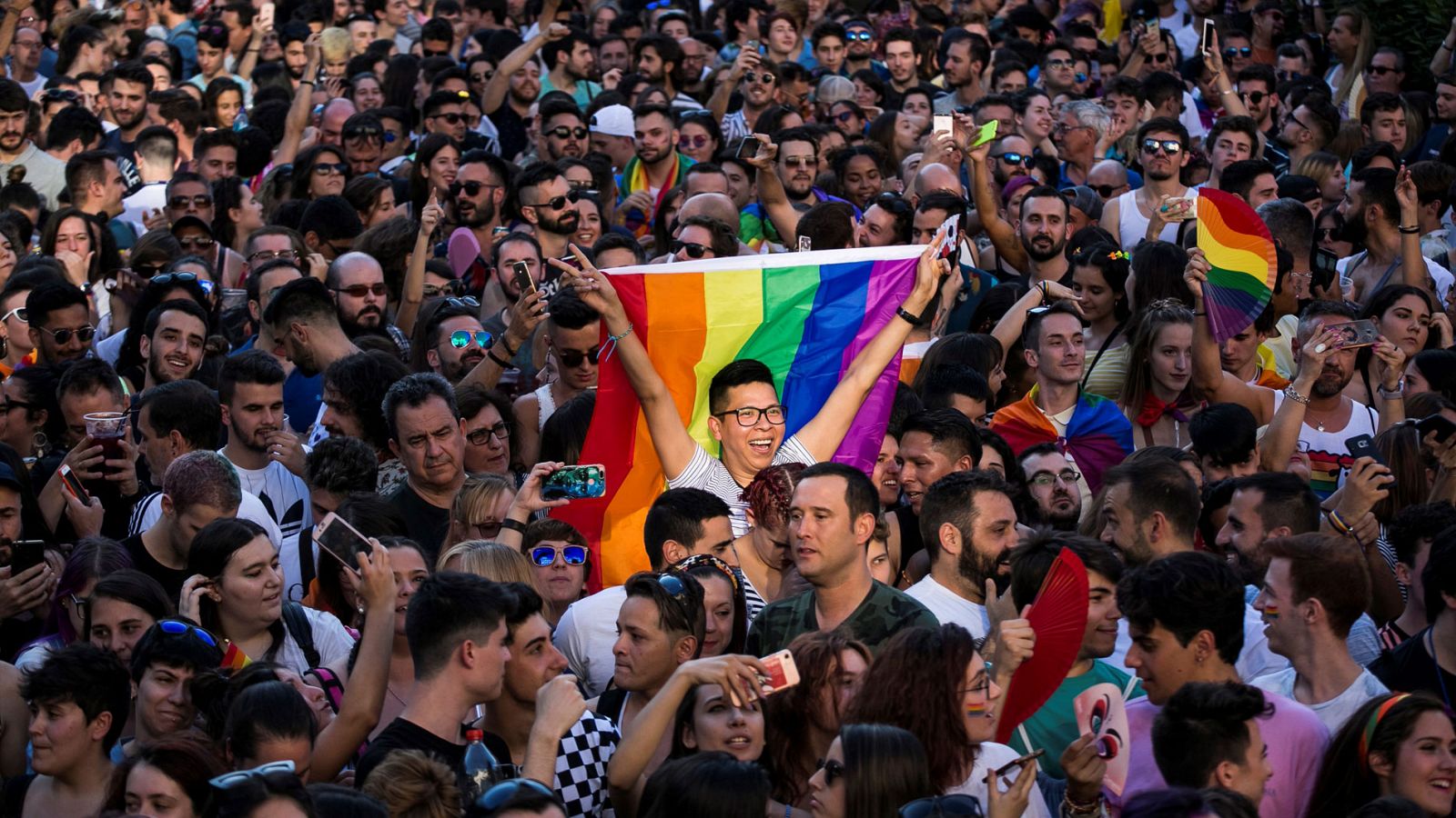 Miles de jóvenes denuncian a través de la etiqueta #MeQueer el acoso y la discriminación sexual en las aulas