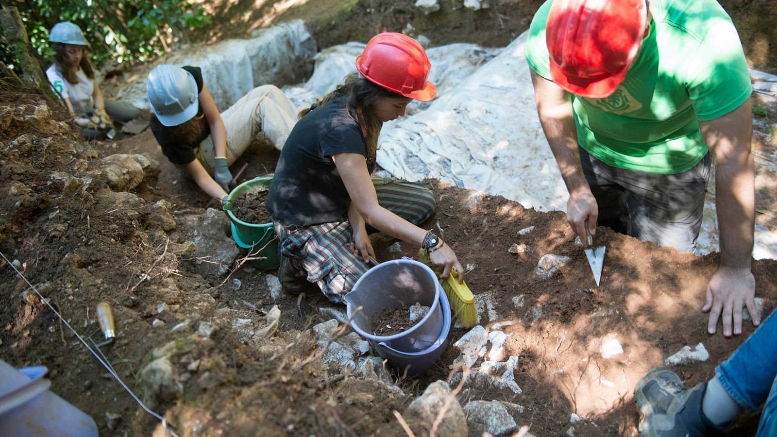 Las excavaciones en la cueva de La Garma, en Cantabria han revelado un asentamiento de más de 300.000 años de antiguedad. Es un yacimiento único, que aportará datos sobre la forma de vida de los primeros pobladores del área cantábrica, y también sobr