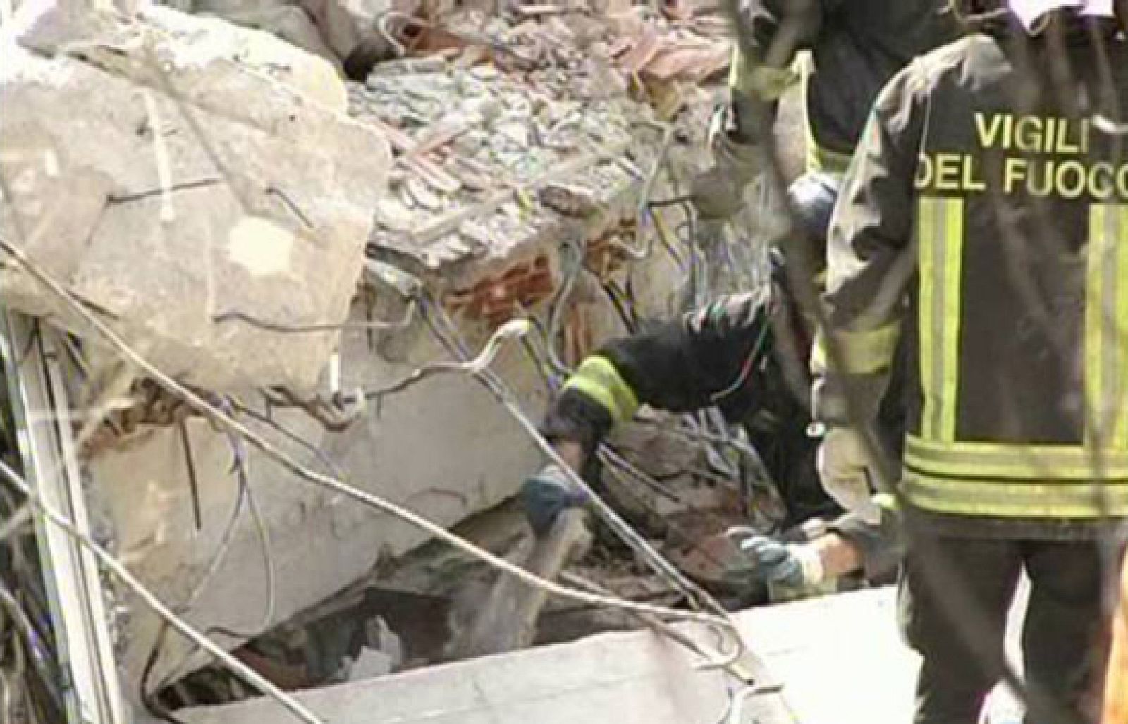 Una fuerte réplica de magnitud 5.3 grados en la escala de Richter ha provocado diversos destrozos en el centro de Italia, mientras la cifra oficial de muertos asciende ya a 228.