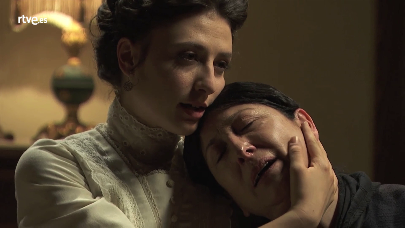 Acacias 38 - Lucía canta a Úrsula para que se calme