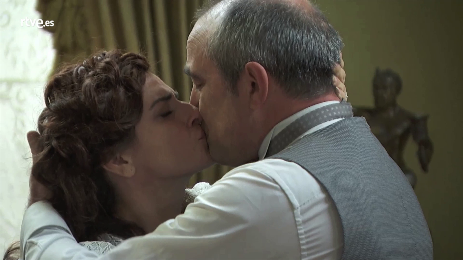 Acacias 38 - Ramón se alegra, finalmente, por el embarazo de Trini