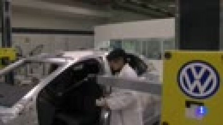 Telediario 1 - La planta de Volkswagen en Navarra pacta un expediente temporal de regulación de empleo de ocho días