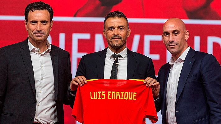 Telediario 1 - Luis Enrique prepara novedades para su primera convocatoria con la Roja