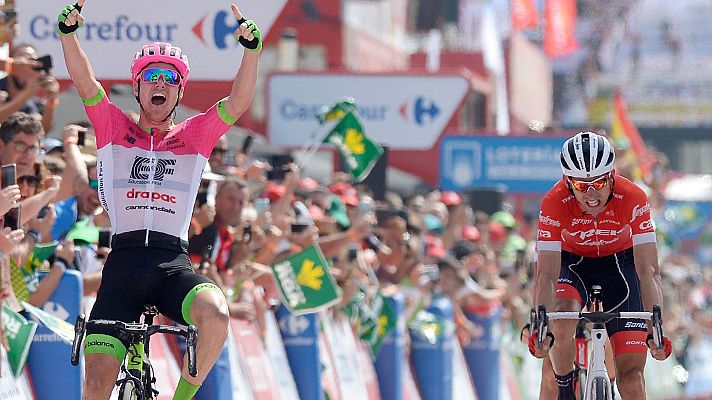 Vuelta ciclista a España - Vuelta 2018 | El australiano Clarke gana en Roquetas y el francés Molard es nuevo líder