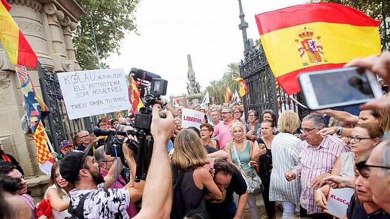 Golpean a un cámara de Telemadrid en la concentración de Barcelona contra la agresión a una mujer