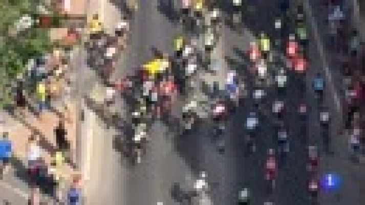 Telediario 1 - Vuelta 2018 | Bouhanni gana en San Javier, donde el calor y el viento hacen estragos en el pelotón