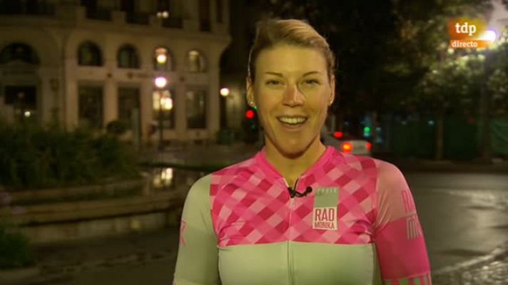 Vuelta 2018 | La aventurera Rad Monika, recorre la Vuelta antes que los competidores