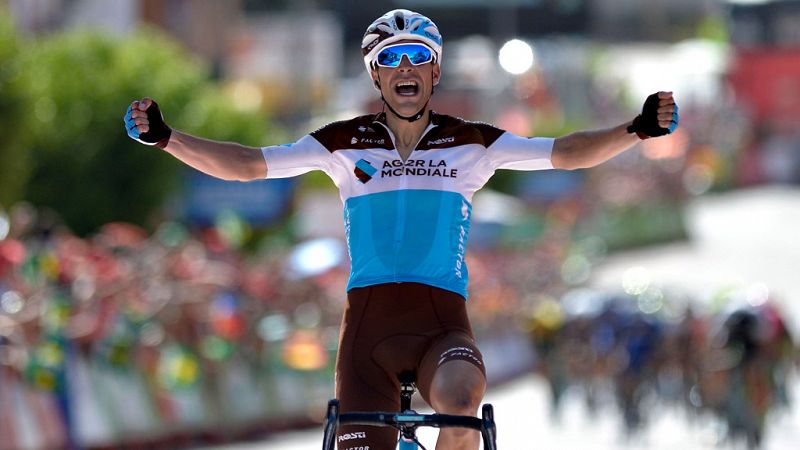 El francés Tony Gallopin (Ag2r) ganó este viernes la séptima etapa de la Vuelta a España, disputada entre Puerto Lumbreras y Pozo Alcón, de 185,7 kilómetros, en la que su compatriota Rudy Molard (Groupama) conservó el maillot rojo.