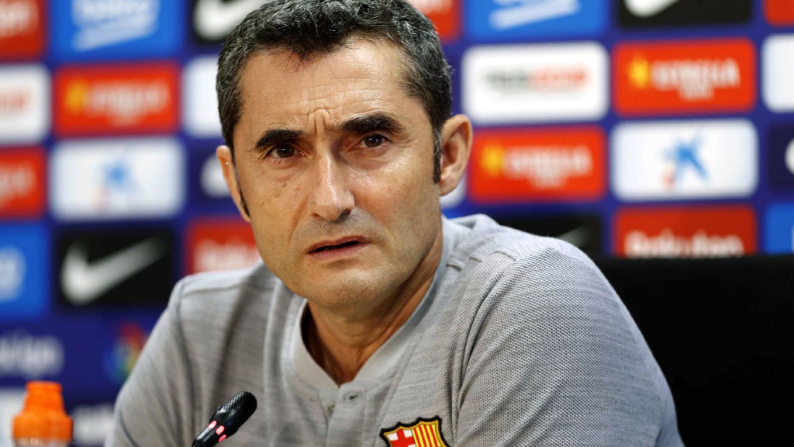 Valverde elude entrar en polémicas sobre Piqué y Alba