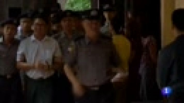 Telediario 1 - Dos periodistas birmanos, condenados por investigar una matanza de rohinyás