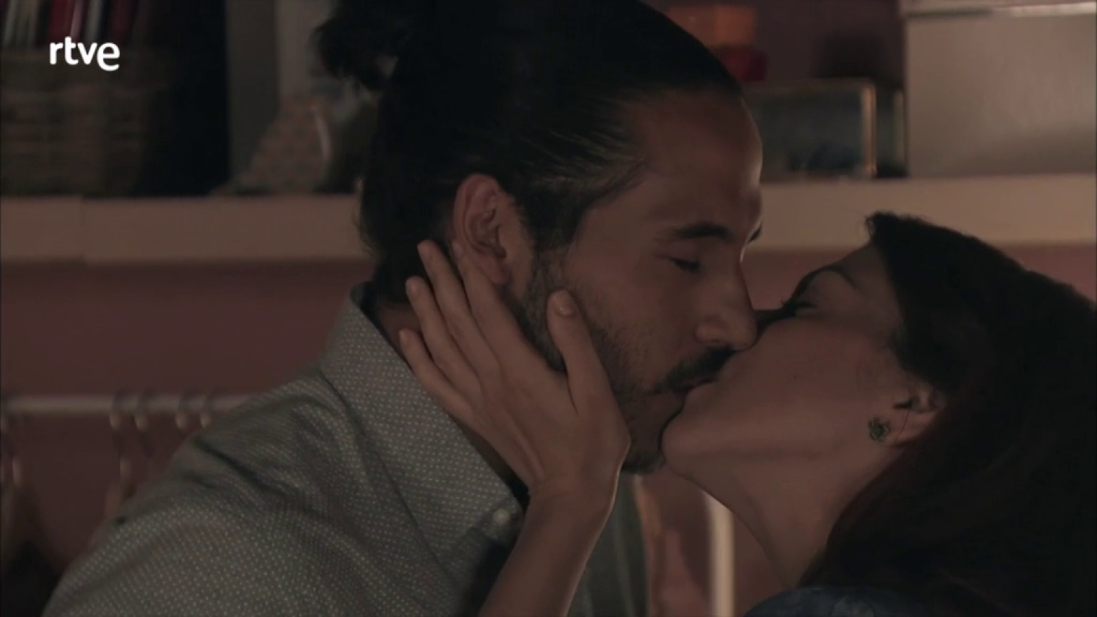 Servir y proteger - Espe y Karim se reconcilian