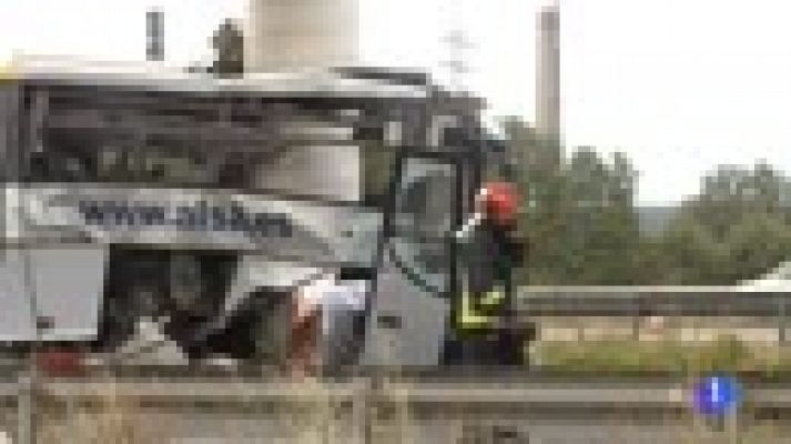 Telediario 1 - La investigación del accidente de autobús en Avilés apunta a un desvanecimiento del conductor