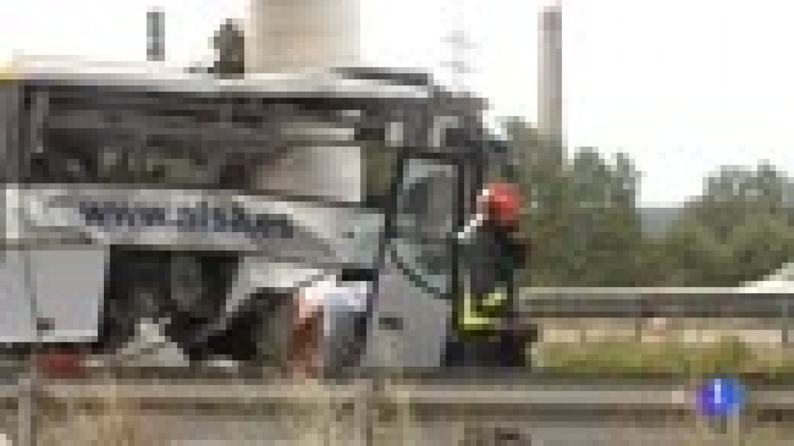La investigación del accidente de autobús en Avilés apunta a un desvanecimiento del conductor