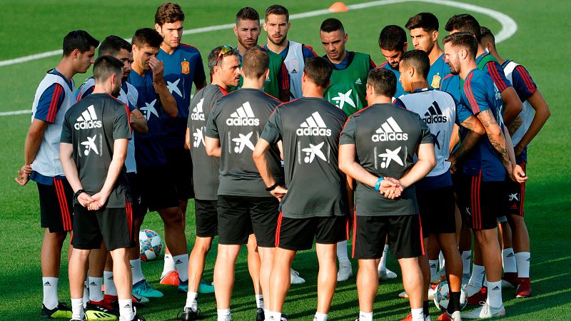 La selección española se ha ejercitado por primera vez a las órdenes de Luis Enrique, el nuevo seleccionador de la Roja.