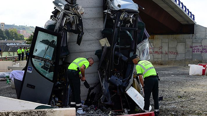 Telediario 1 - La Guardia Civil tiene como principal hipótesis del accidente de Avilés una indisposición del conductor