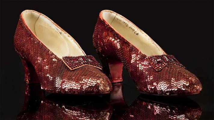 El FBI recupera los zapatos rojos de 'El mago de Oz' trece años después de su robo