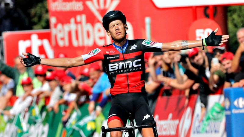 El italiano Alessandro De Marchi (BMC) se ha impuesto en la undécima etapa de la Vuelta Ciclista a España, disputada este miércoles entre Mombuey y Luintra, de 207,8 kilómetros, y tras la cuál el británico Simon Yates (Mitchelton) mantuvo el jersey r