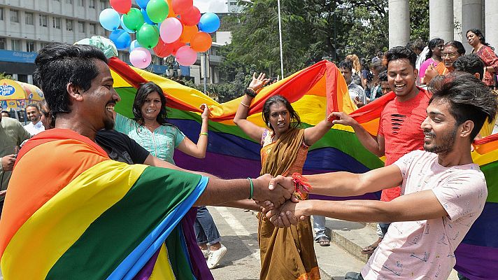 Telediario 1 - India despenaliza la homosexualidad