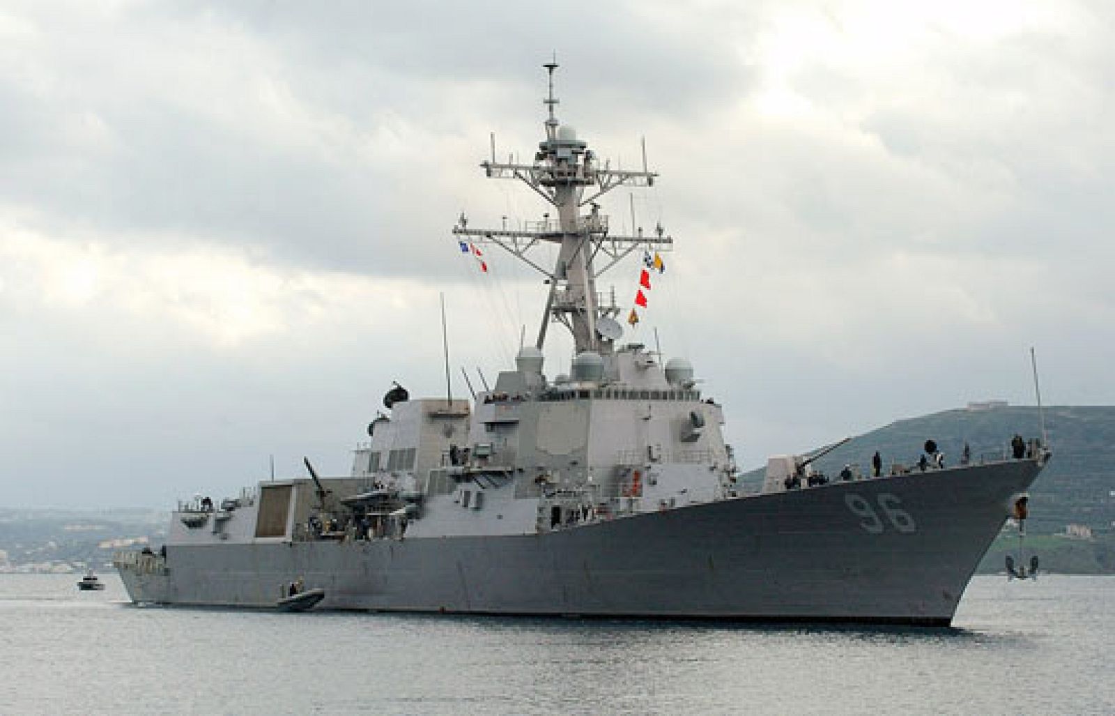 El capitán del Maersk Alabama permanece secuestrado