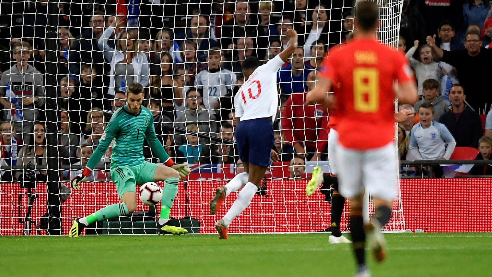 Inglaterra se adelantó en Wembley al marcar el primer gol del partido por medio de Rashford.