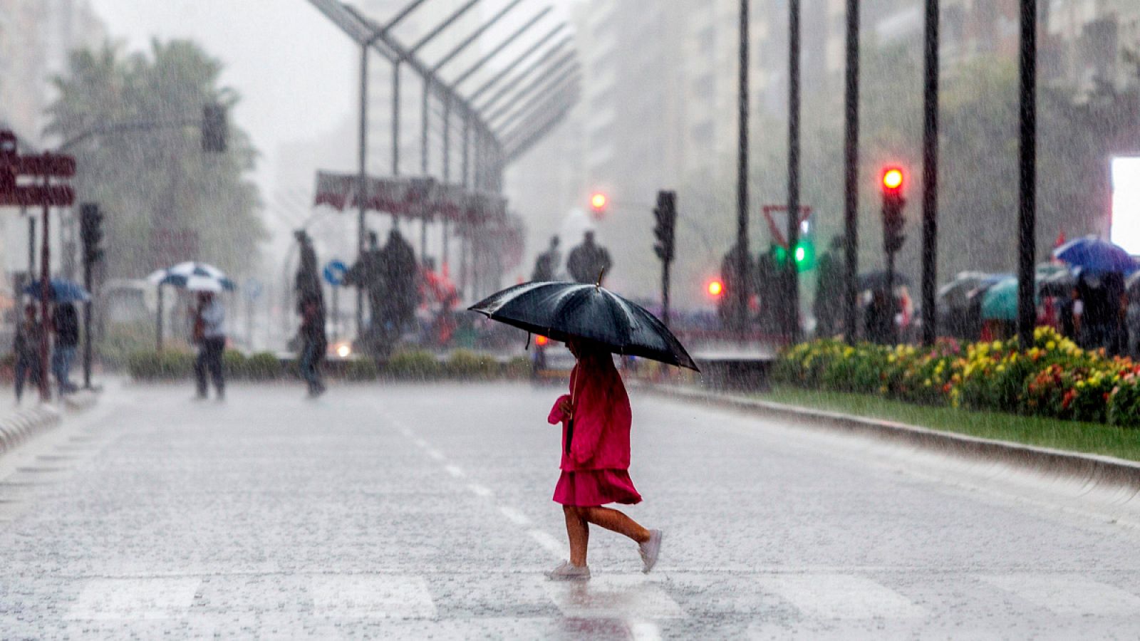 El tiempo: fuertes lluvias en Levante, Aragón, Navarra, Ibiza y ambas Castillas