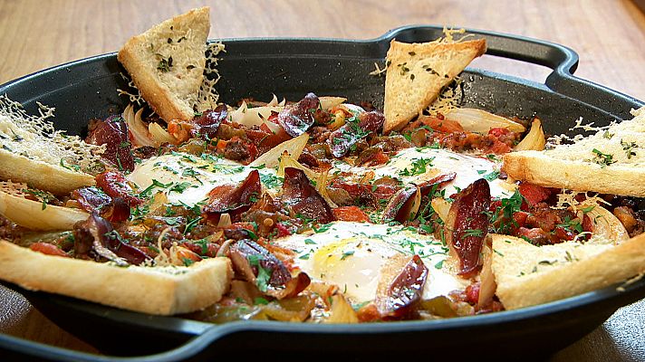 Huevos al horno con verduras