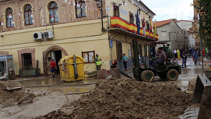 La riada en Cebolla deja diez heridos leves e importantes daños materiales