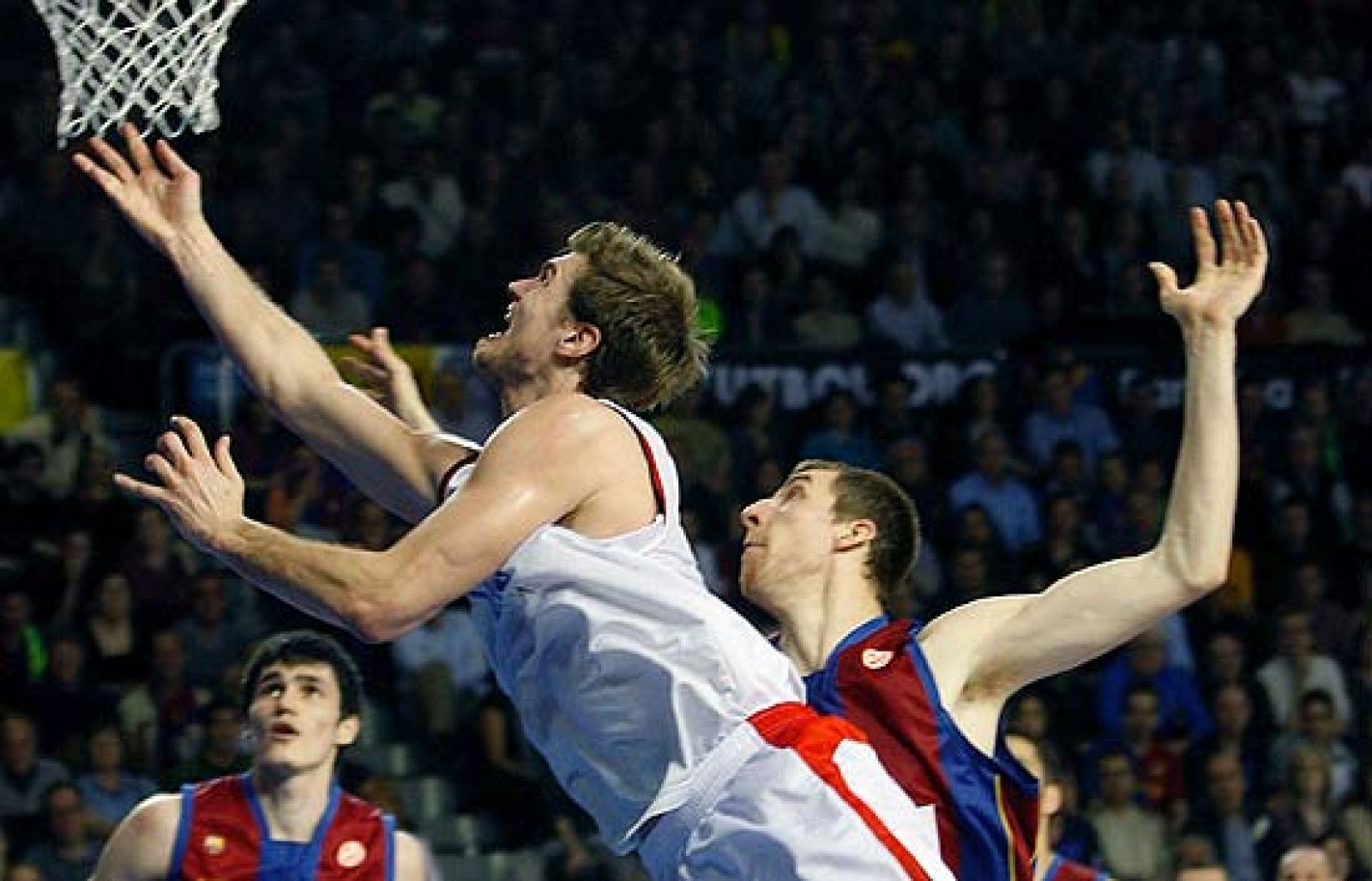 El Regal Barcelona se ha impuesto con autoridad en el Palau Blaugrana al TAU Cerámica por 78-62.
