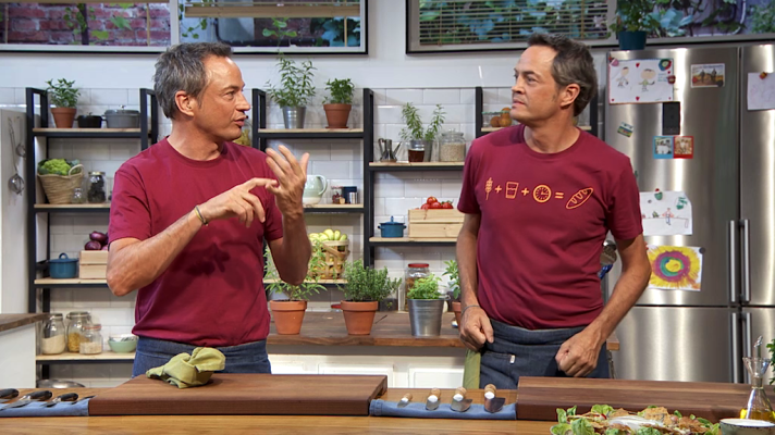 Torres en la cocina - Ensalada crunchy. Huevos al horno