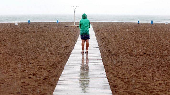 El tiempo - Chubascos y tormentas, que podrían ser localmente fuertes o muy fuertes y persistentes en la Comunidad Valenciana y Baleares