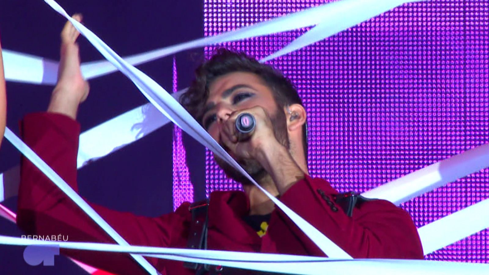 OT Bernabéu - Agoney canta 'Eloise'