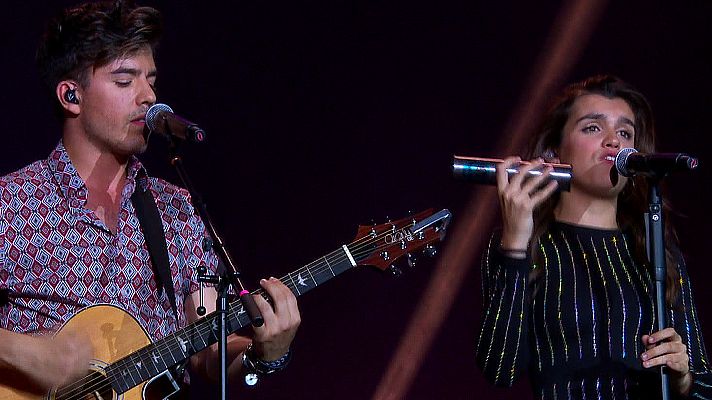 Amaia y Roi cantan 'Shape of you'