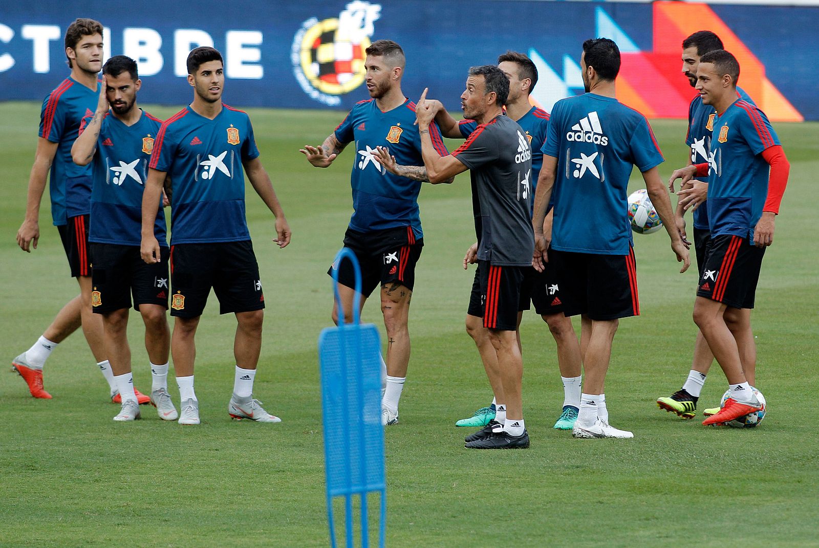 Telediario 1: La España de Luis Enrique debuta en casa ante Croacia | RTVE Play