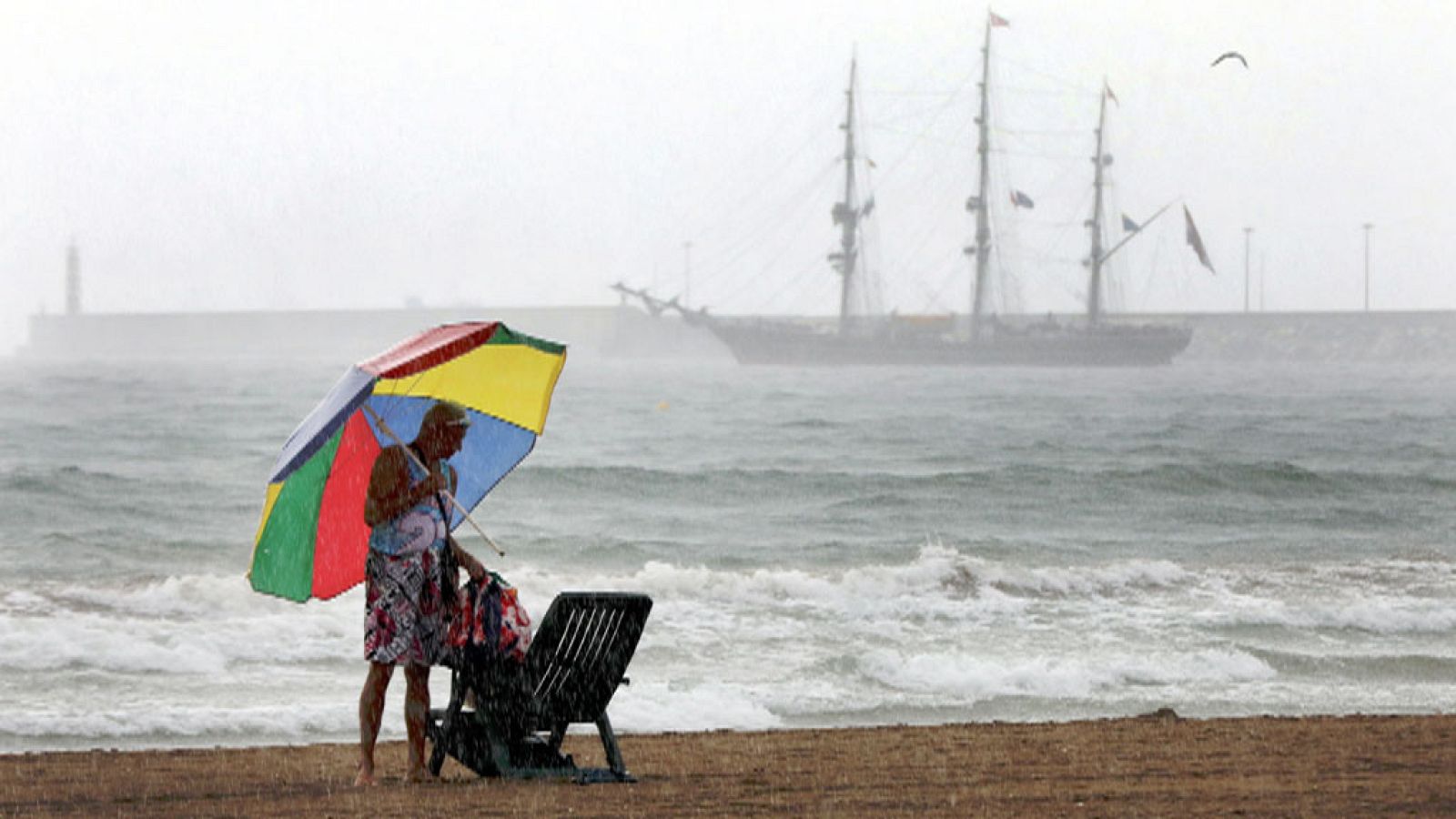 Posibilidad de chubascos y tormentas localmente fuertes en el sur de Aragón y Cataluña, Castilla-La Mancha y área de Levante, y persistentes en Valencia