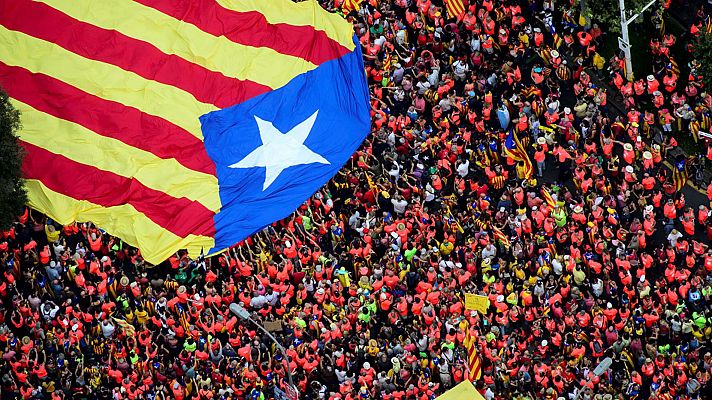 Telediario 1 - Cientos de miles de personas llenan la Diagonal en la Diada para pedir la independencia
