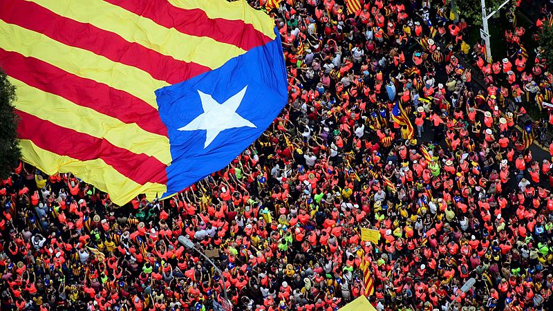 Cientos de miles de personas llenan la Diagonal en la Diada para pedir la independencia 