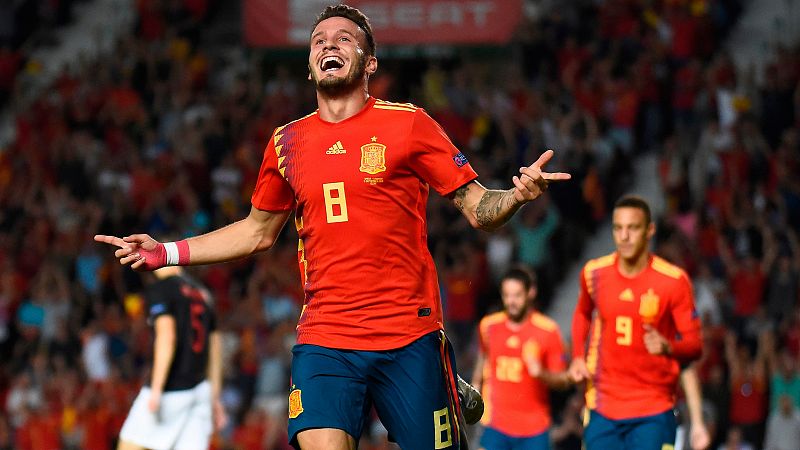 Saúl Ñíguez adelanta a España contra Croacia (1-0) en Elche, en su casa, llevándose una ovación de sus aficionados.