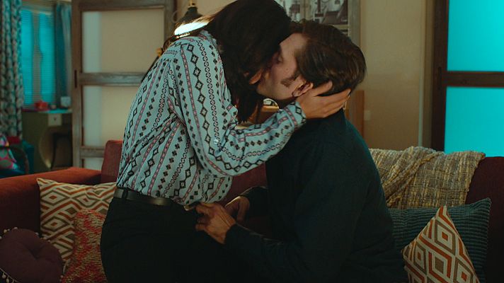 Sabuesos - Alberto y Paula pasan una noche loca