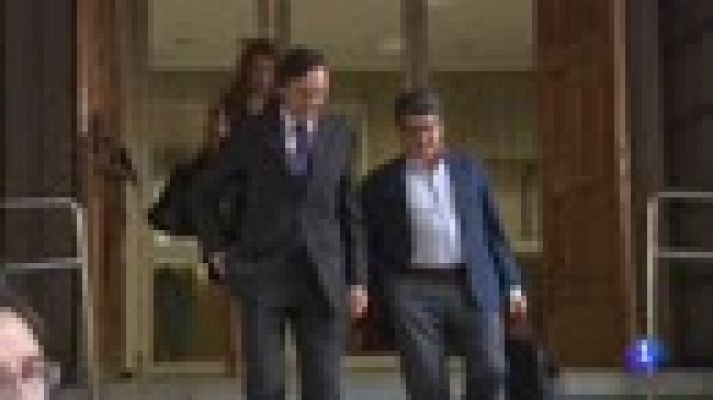 Telediario 1 - El PSOE insta a Casado a dimitir después de que Rivera exigiera publicar la tesis de Sánchez