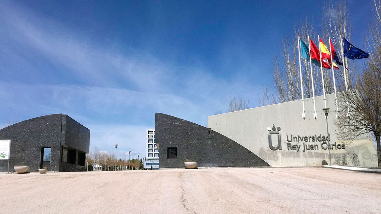 Los universitarios lamentan que la Rey Juan Carlos esté bajo sospecha por los másters de los políticos