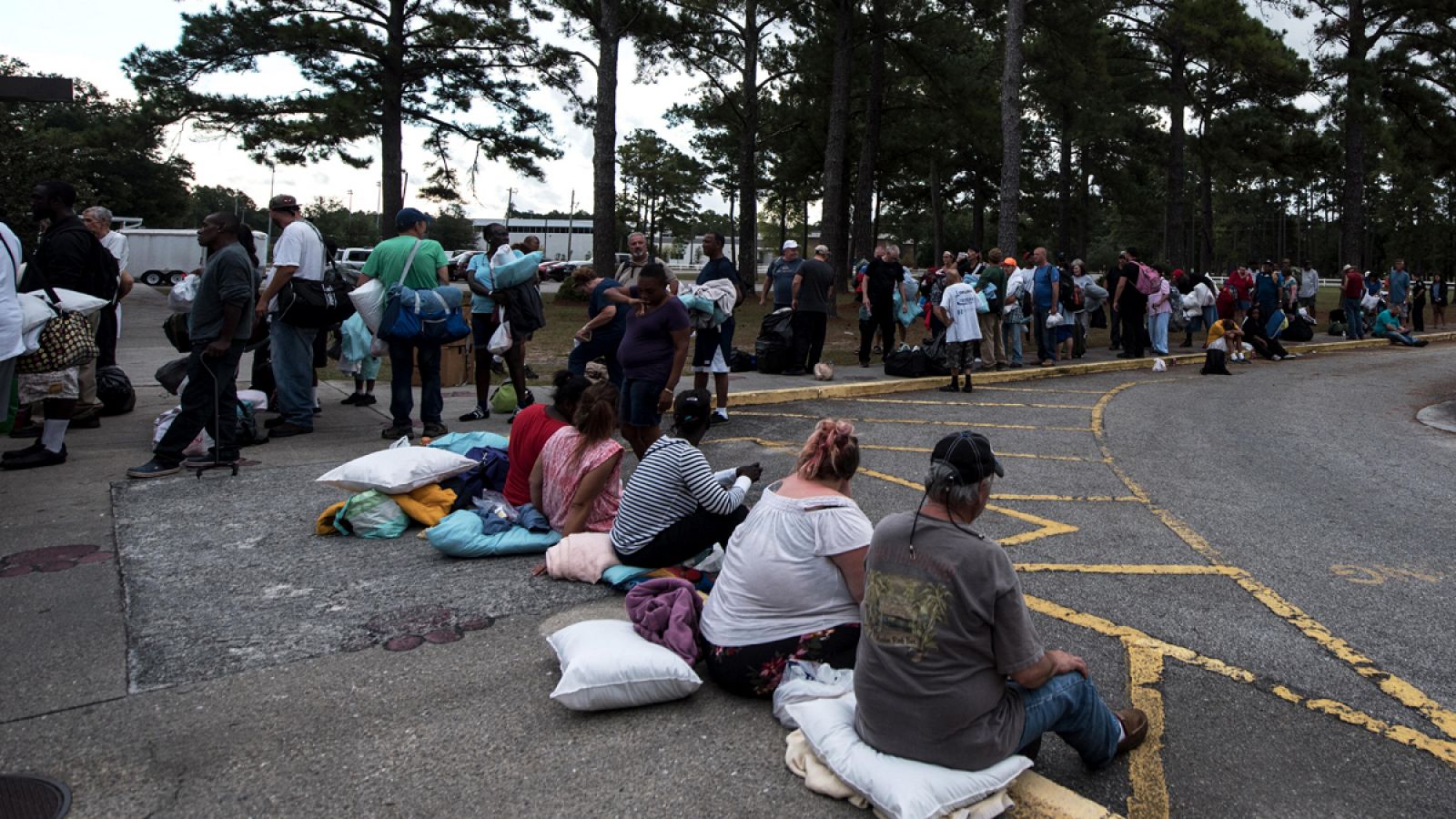 Telediario 1: Miles de personas evacuadas buscan refugio | RTVE Play