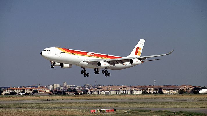 Un avión de Iberia sufre una avería en el motor y aterriza 