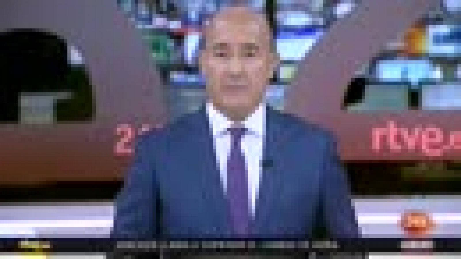 Un centenar de personas reclama la libertad de Willy Toledo en el teatro al que iba acudir antes de ser detenido. | Ver