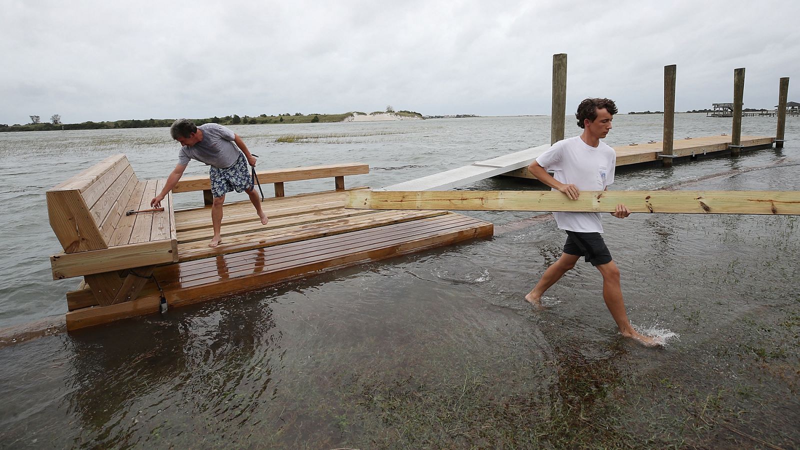 Telediario 1: La costa sur de EE.UU. se prepara para resistir al huracan Florence | RTVE Play