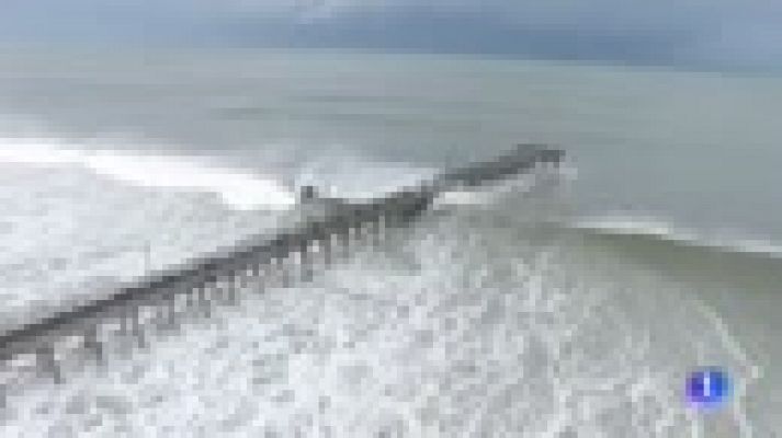 Telediario 1 - El huracán Florence toca tierra en Carolina del Norte con vientos de más de 150 kilómetros por hora