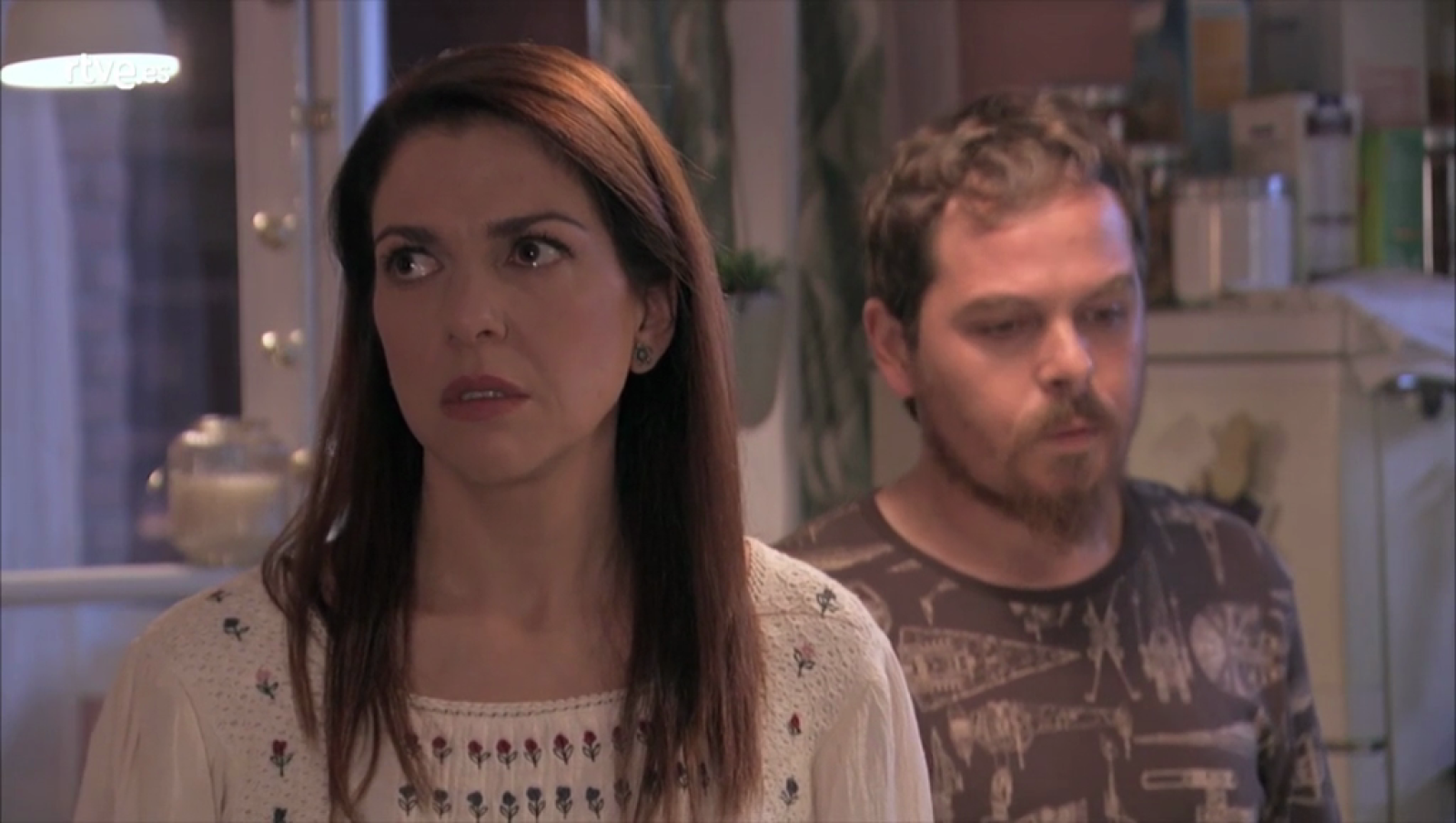 Servir y Proteger - Karim sospecha que entre Espe y Fede hay algo más que una noche